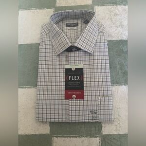 NWT Van Heusen Dress Shirt with Classic Design